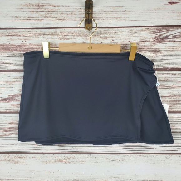 NWT Frankies Bikinis Large Black Marty Short Skirted Thong Bikini Bottom - Picture 3 of 10